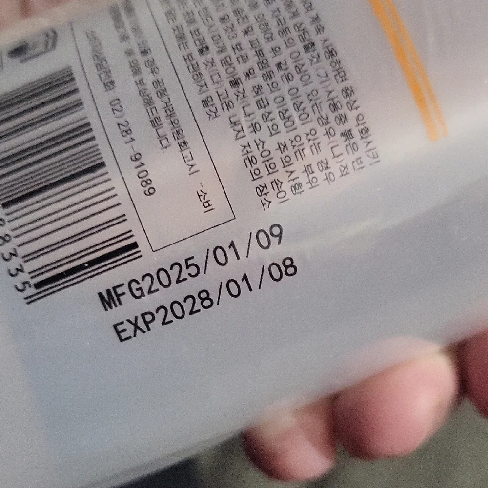 SA2 Skincare Cleanser - White and Orange - Picture 2 of 10